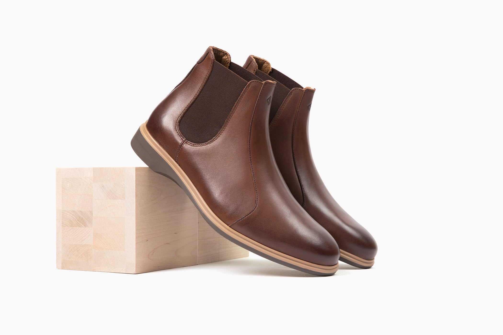 Men's leather Chelsea boots in chestnut color