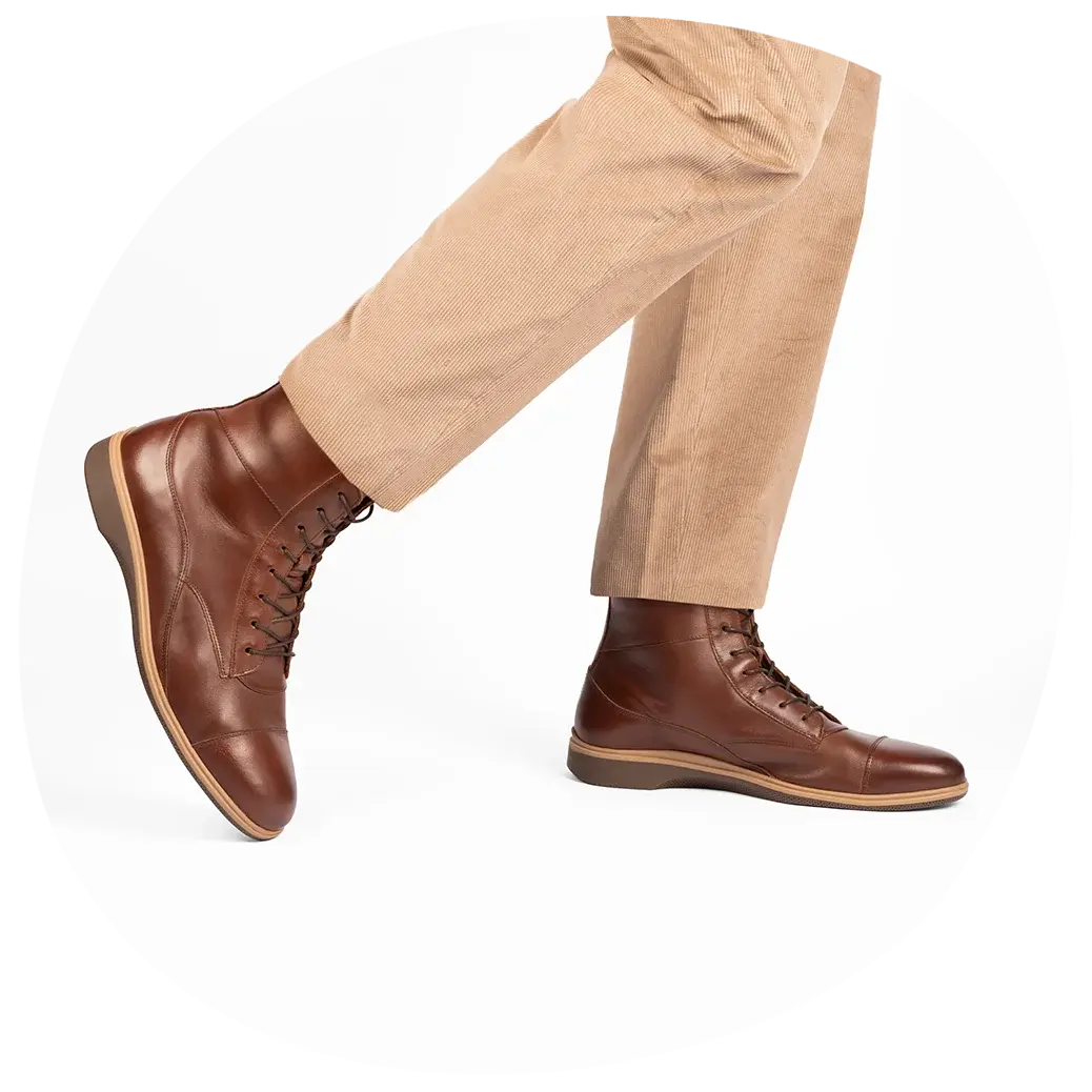 Men's leather boots in chestnut color