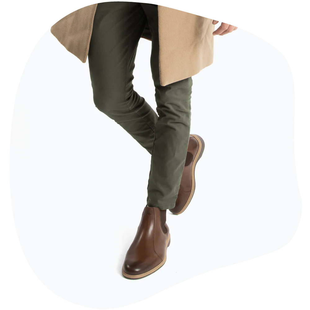 Men's leather chelsea boots in chestnut color