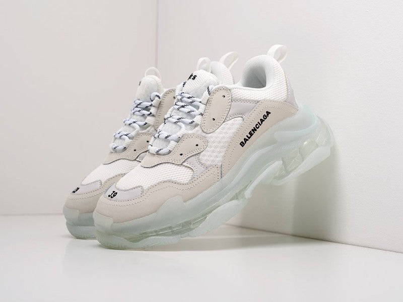 balenciaga triple s kaina