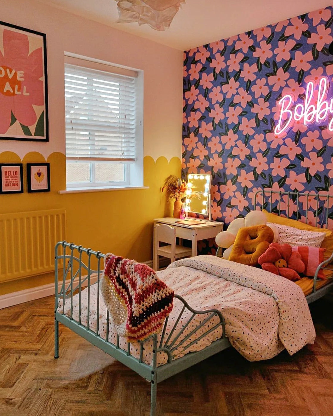 Flower Bomb Wallpaper in Cobalt Blue and Pink girl's bedroom @the.mental.temple.jpg__PID:8f51de9a-5708-4f06-8059-a2bcb068e400