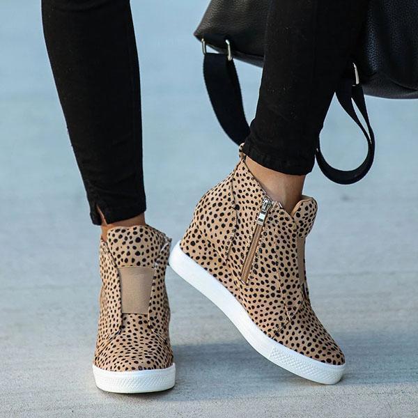 Sofiawears Extra Mile Leopard Wedge 