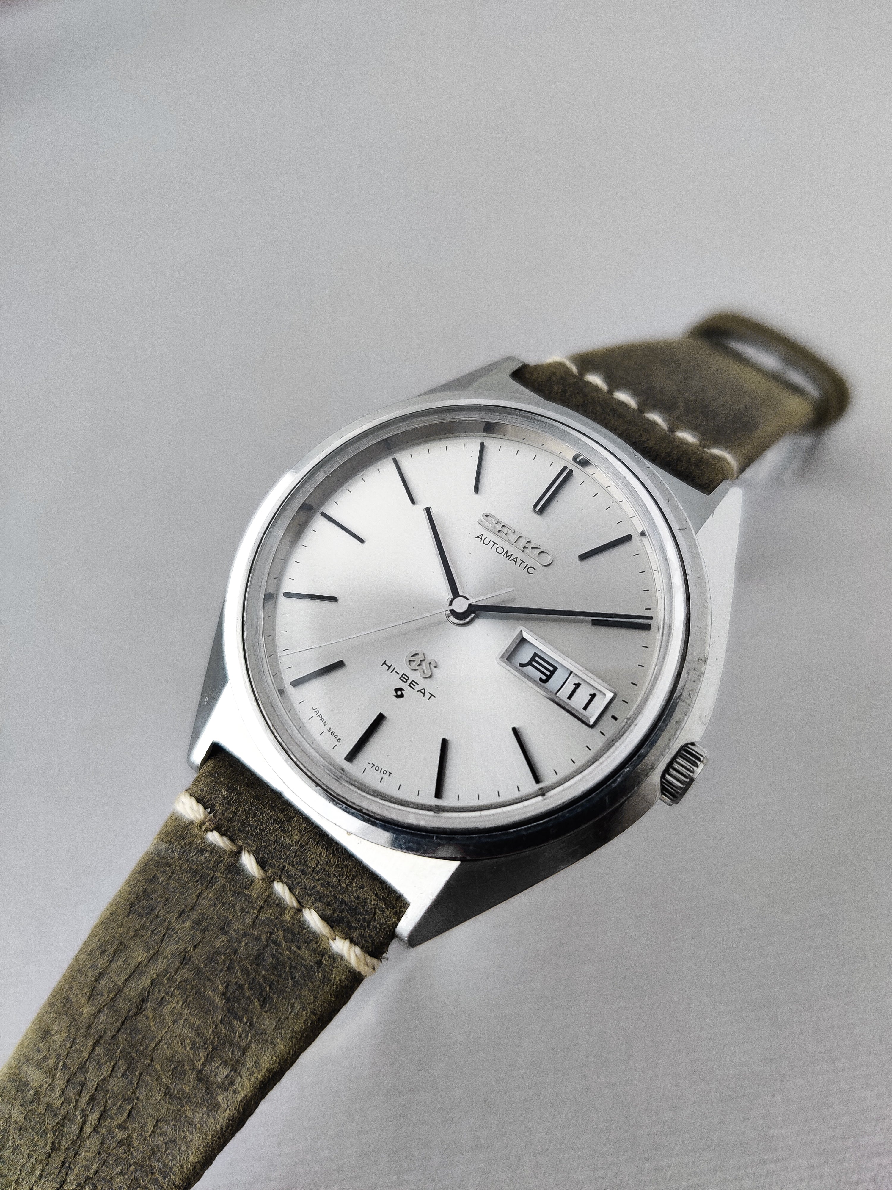 Grand Seiko 5646-7010 from 1971 (Silver Sunburst Dial) – Paleh