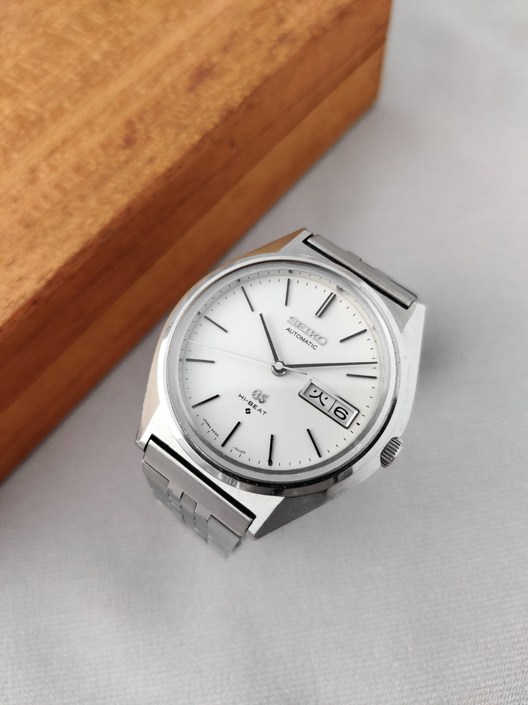 Grand Seiko 5646-7010 from 1973 (Original Box and Bracelet) – Paleh