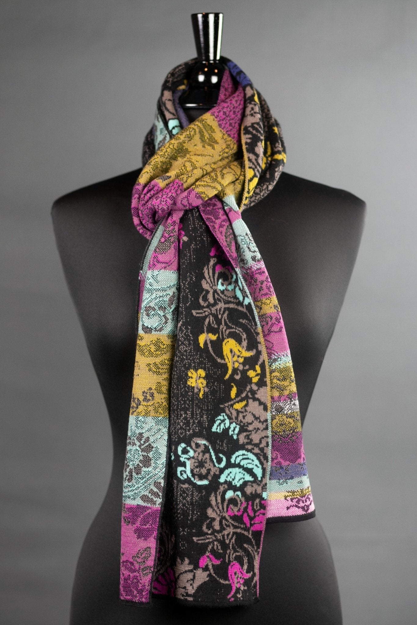 Lily of The Valley Serbian Merino Reversible Scarf in Black – L'Atelier ...
