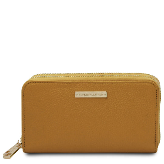 CLUTCHES & WALLETS – L'Atelier Global