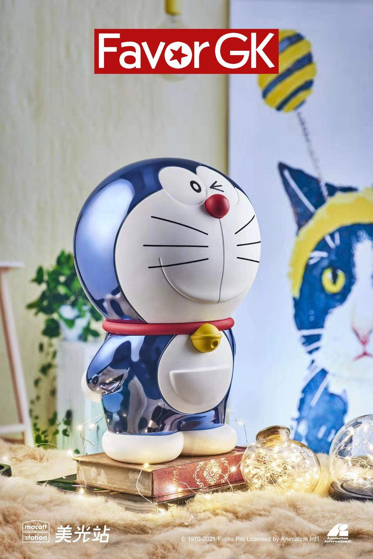 Ai là fan cuồng Doraemon? Hãy xem hình ảnh của bức tượng Doraemon ấn tượng này. Bức tượng cao hơn một mét này sẽ là điểm nhấn hoàn hảo cho không gian của bạn. Bạn sẽ không thể rời mắt khỏi bức tượng này đâu.