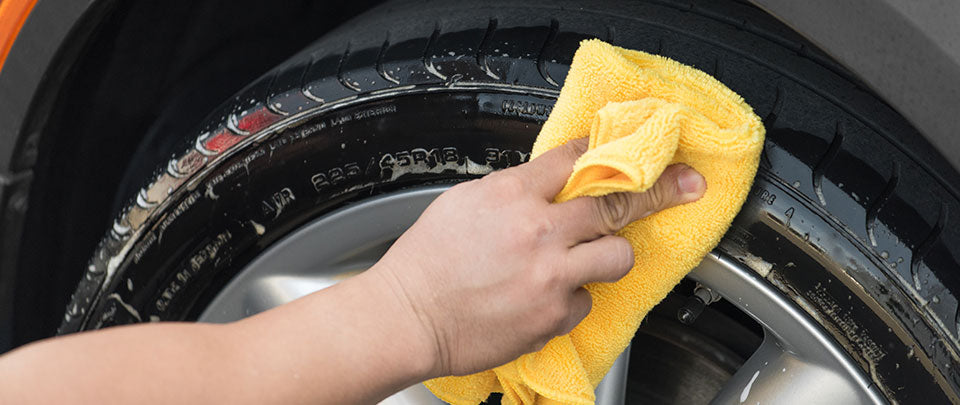 cleaning car tire