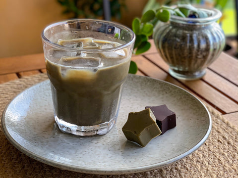 iced hojicha latte and hojicha chocolate