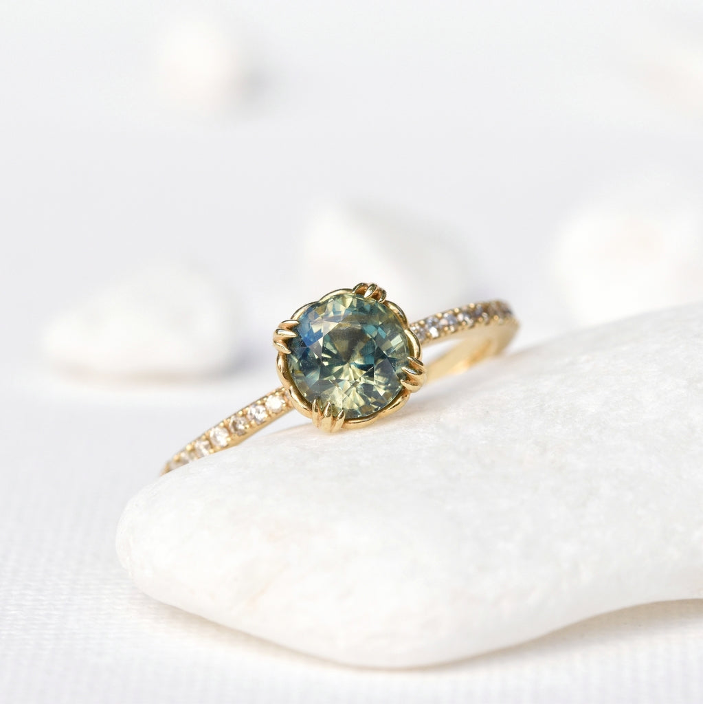 Stunning Round Yellowish & Green Sapphire Solitaire Ring | MOGGA ...