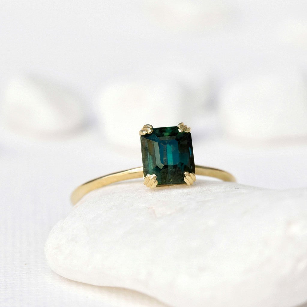 1.45ct Emerald Turquoise Teal Sapphire Ring on Petals Setting | MOGGA ...