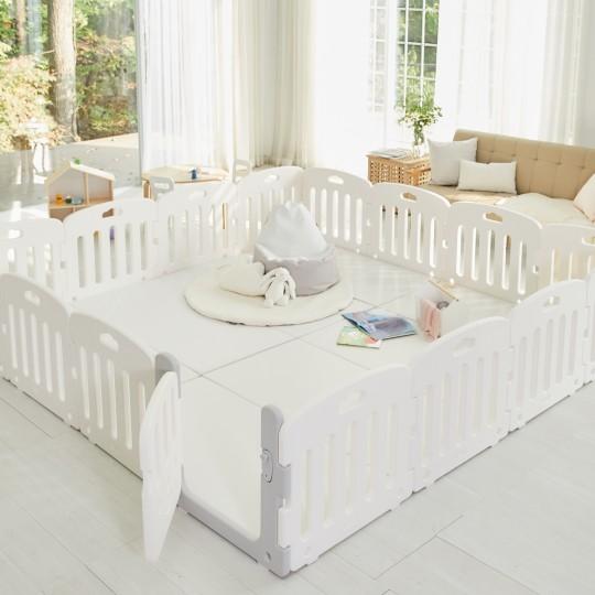 baby room with daybed