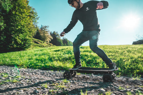 The best electric skateboard 2 in 1. ONSRA Challenger Belt Drive with Cloud Wheels or 150mm AT Wheels. Electric longboard with double kingpin and shortboard.