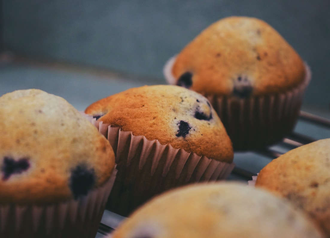 gezonde muffins met blauwe bessen en eiwitpoeder