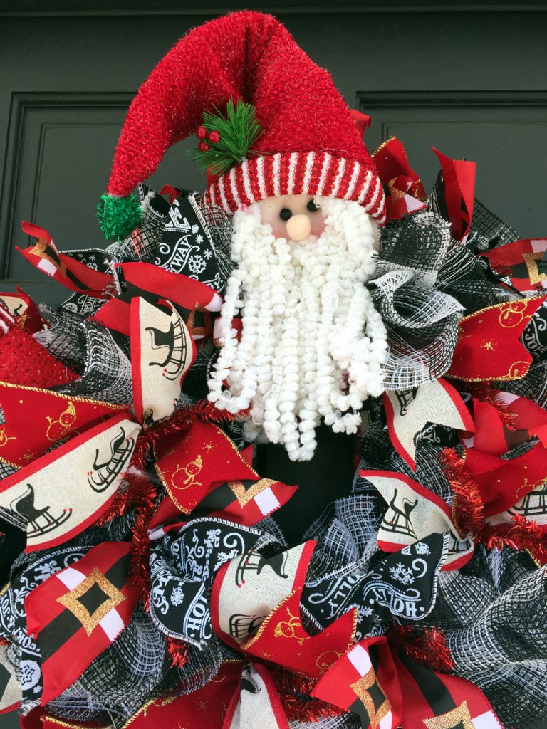 2016-santa-wreath-tutorial-closeup