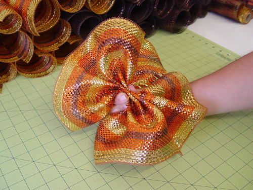 autumn-wreath-pinch-ruffle-center