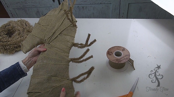 burlap-horse-head-wreath-tutorial-cover-completely