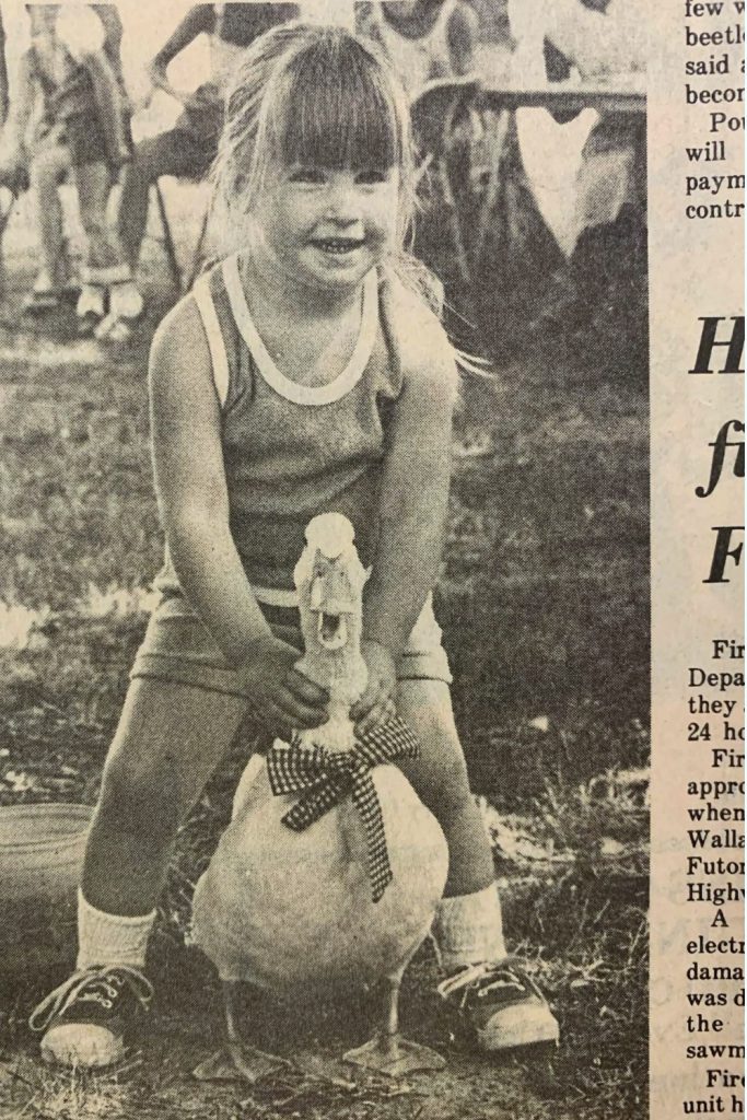 best dressed duck, first place pet show, carrie martin, trendy tree