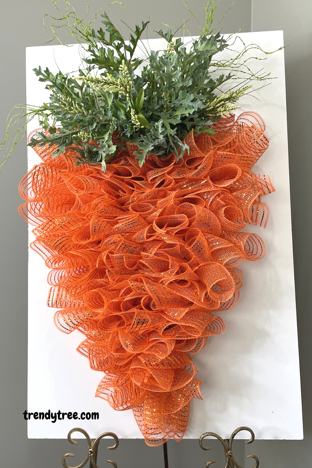 easy carrot wreath tutorial with deco poly mesh from trendy tree