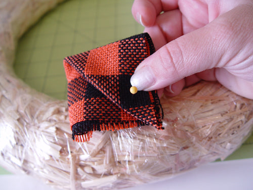 faux-burlap-orange-black-wreath-pouf-pin