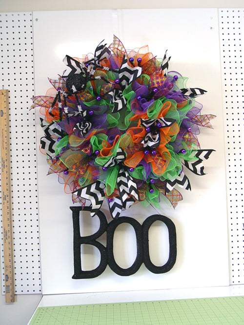 halloween-ruffle-wreath-boo-sign-hanging-from-bottom