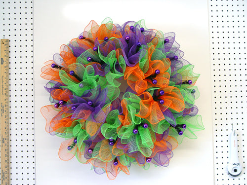 halloween-ruffle-wreath-mesh-finished