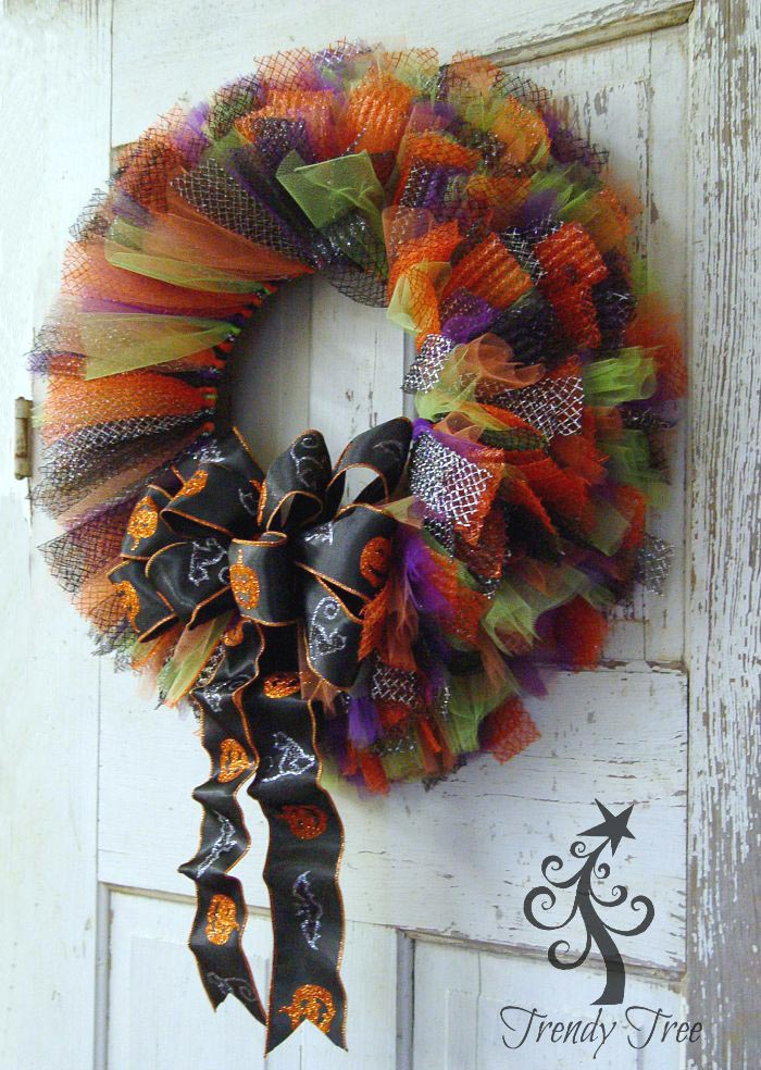 halloween-tulle-ribbon-wreath-side-view-trendytree