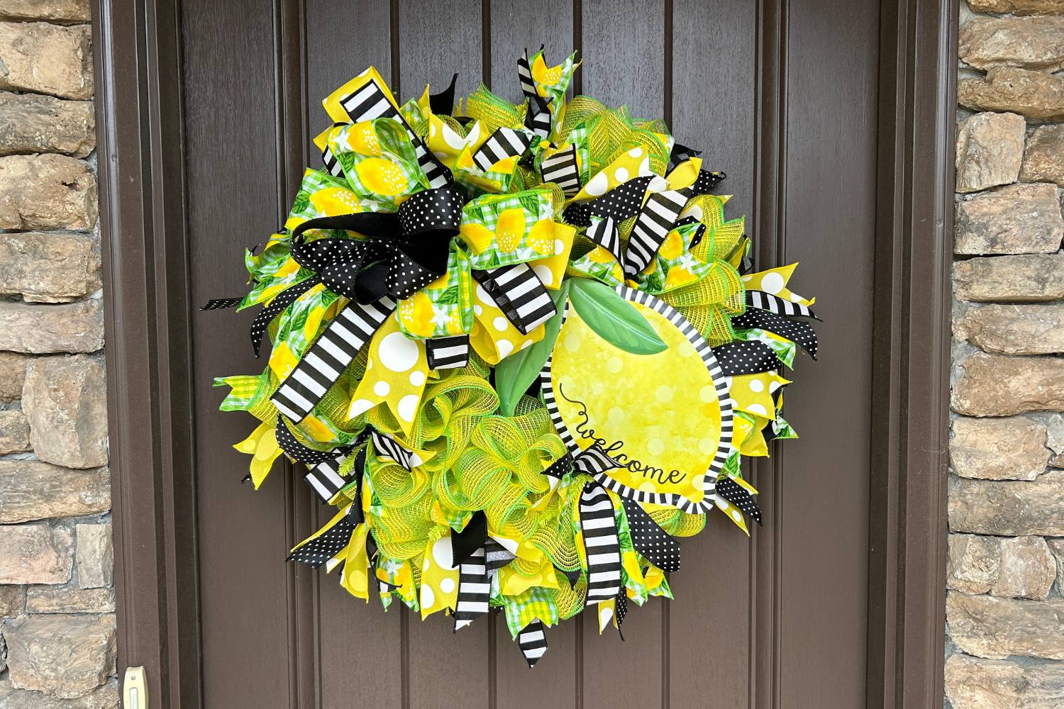 deco mesh wreath with embossed lemon sign