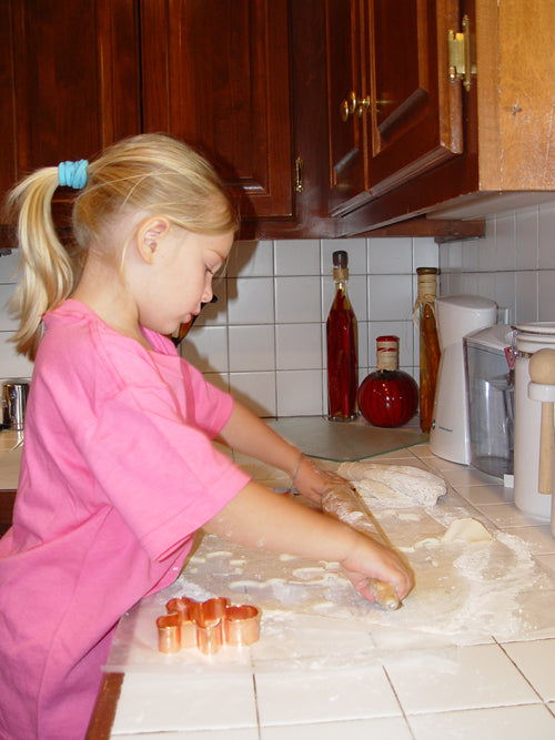 maggie-rolling-dough