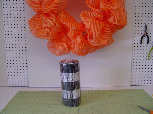 pumpkin-wreath-choose-paper-mesh