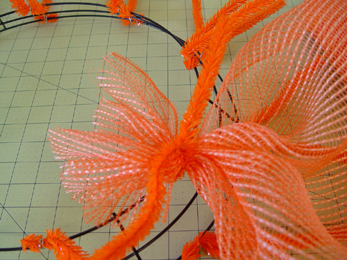 pumpkin-wreath-secure-mesh-first-twist