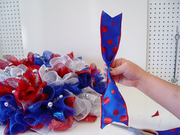 ruffle-wreath-patriotic-pinch-ribbon-center
