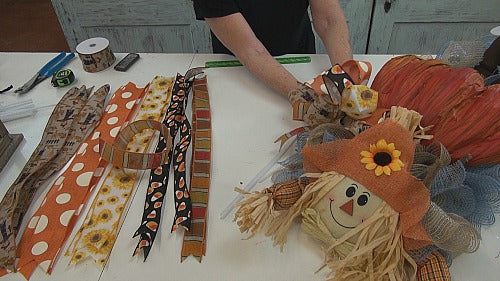 scarecrow-centerpiece-attach-bow