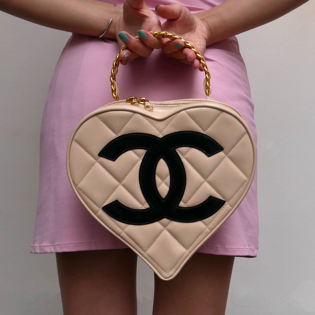 Heart-shaped Chanel bag Mini by Norman Gekko (2019) : Sculpture Acrylic,  Stainless Steel - SINGULART