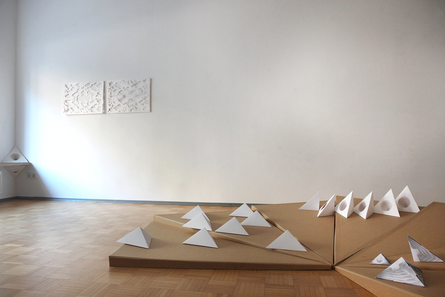 Exhibition View: Katharina Kamph, '(H)ausdenken', einBuch.haus. 2022