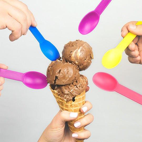 https://cdn.shopify.com/s/files/1/0268/4508/5731/products/uniqify-mixed-colors-heavy-duty-ice-cream-spoons-571686.jpg?v=1701361988&width=1000