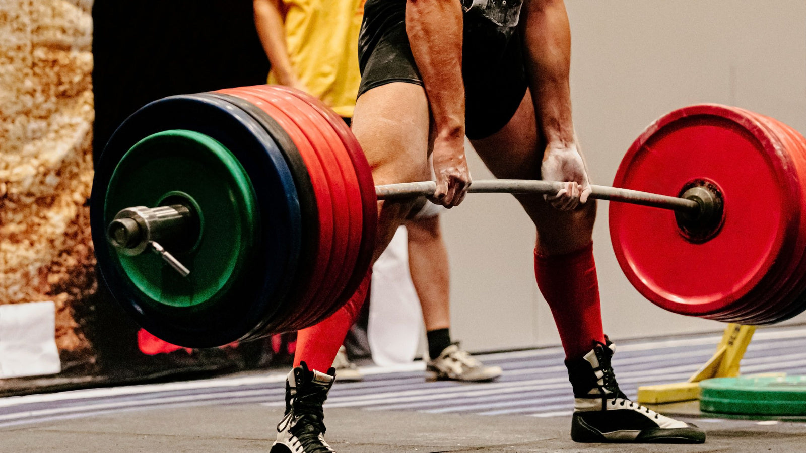 raw vs equipped powerlifting