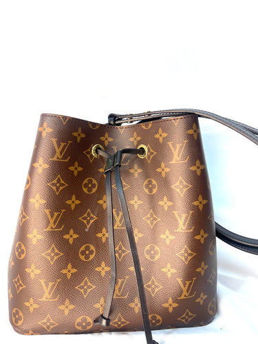 Louis Vuitton Easy Pouch on strap – thankunext.us