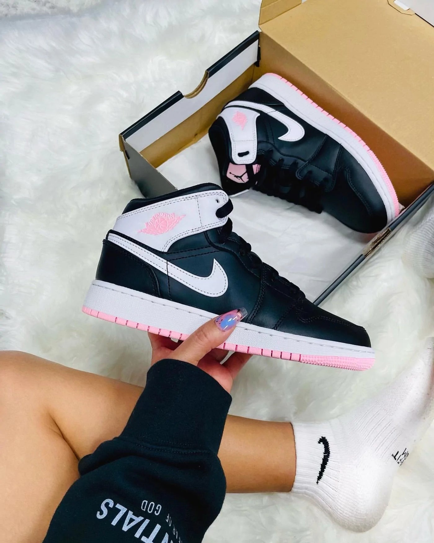 black arctic pink jordan 1