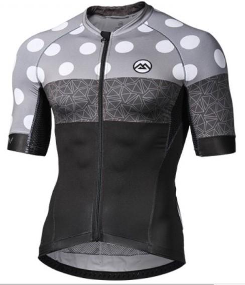 gray cycling jersey
