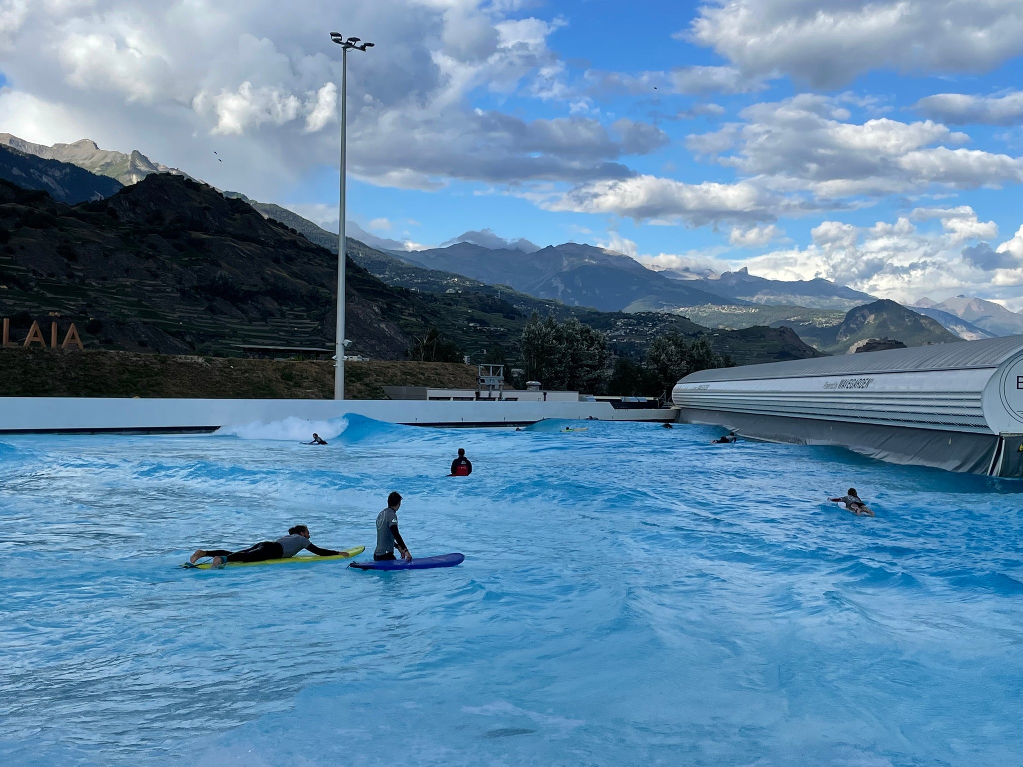 wavepool wavegarden alaia bay swiss