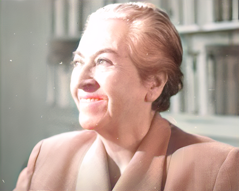 Gabriela MIstral - Imagen Mejorada por Fun At Home Chile