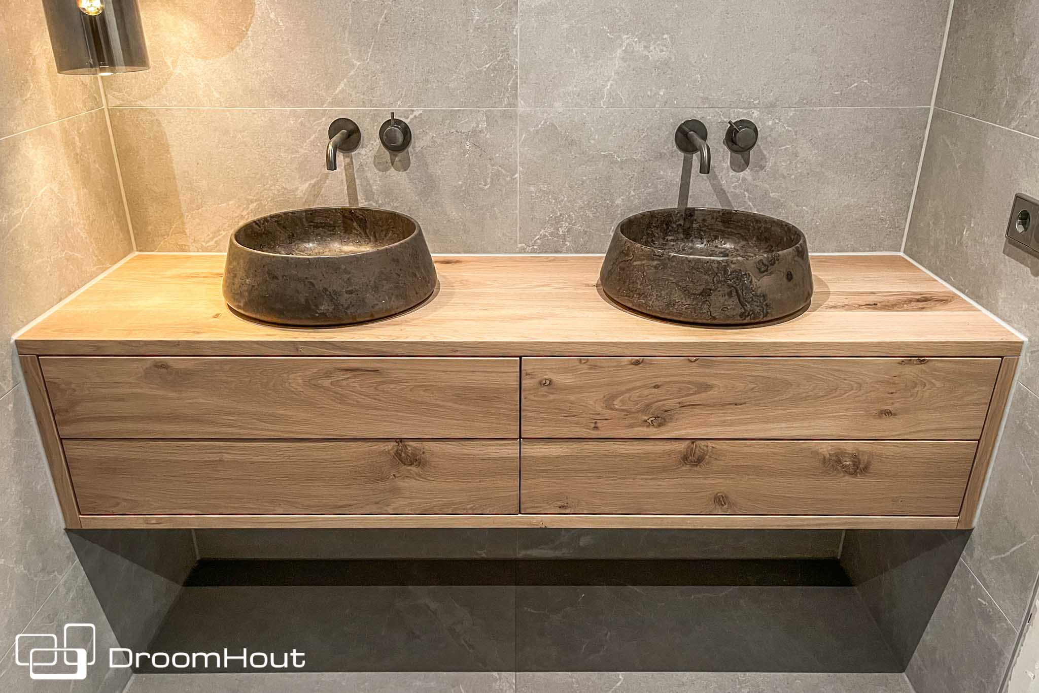 Badkamermeubel op maat - houten badkamermeubels op maat by DroomHout