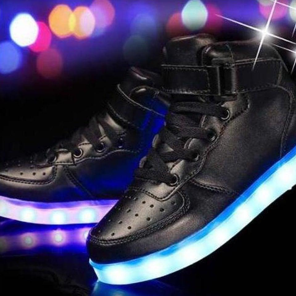 Светящиеся кроссовки зарядке. Светящиеся кеды геокс. Geox светящиеся кроссовки USB. Termit кроссовки светящиеся. Кроссовки детские Geox со светящейся подошвой USB.