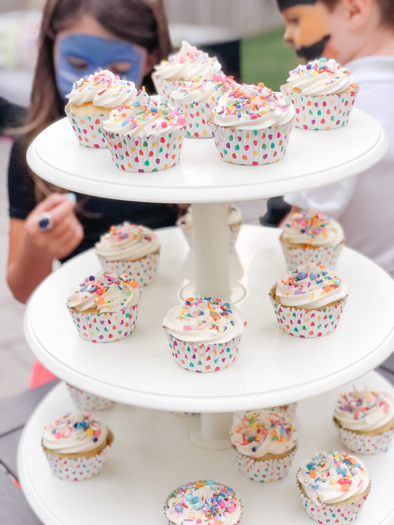 circus birthday party ideas, cupcakes