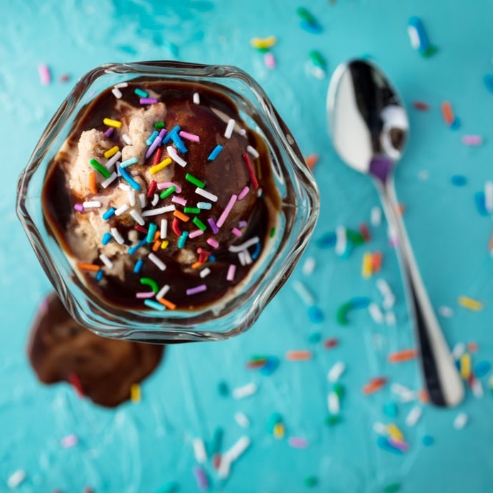 hot fudge sundae bar ideas for kids for New Year's Eve