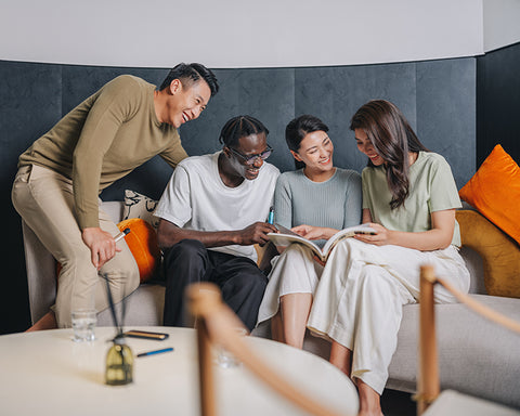 A group of friends hang out together with RELX devices in their hands.