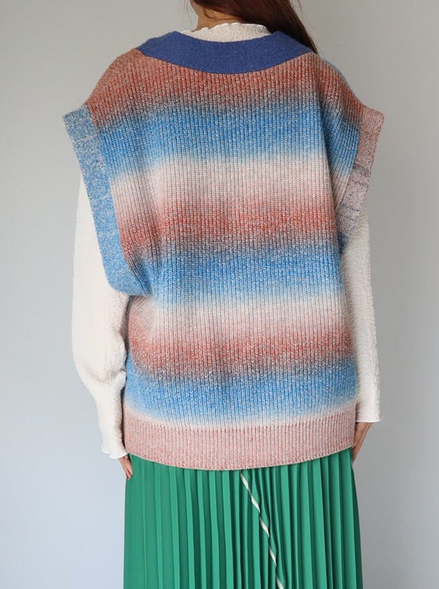 Gradation knit vest/K226-61003