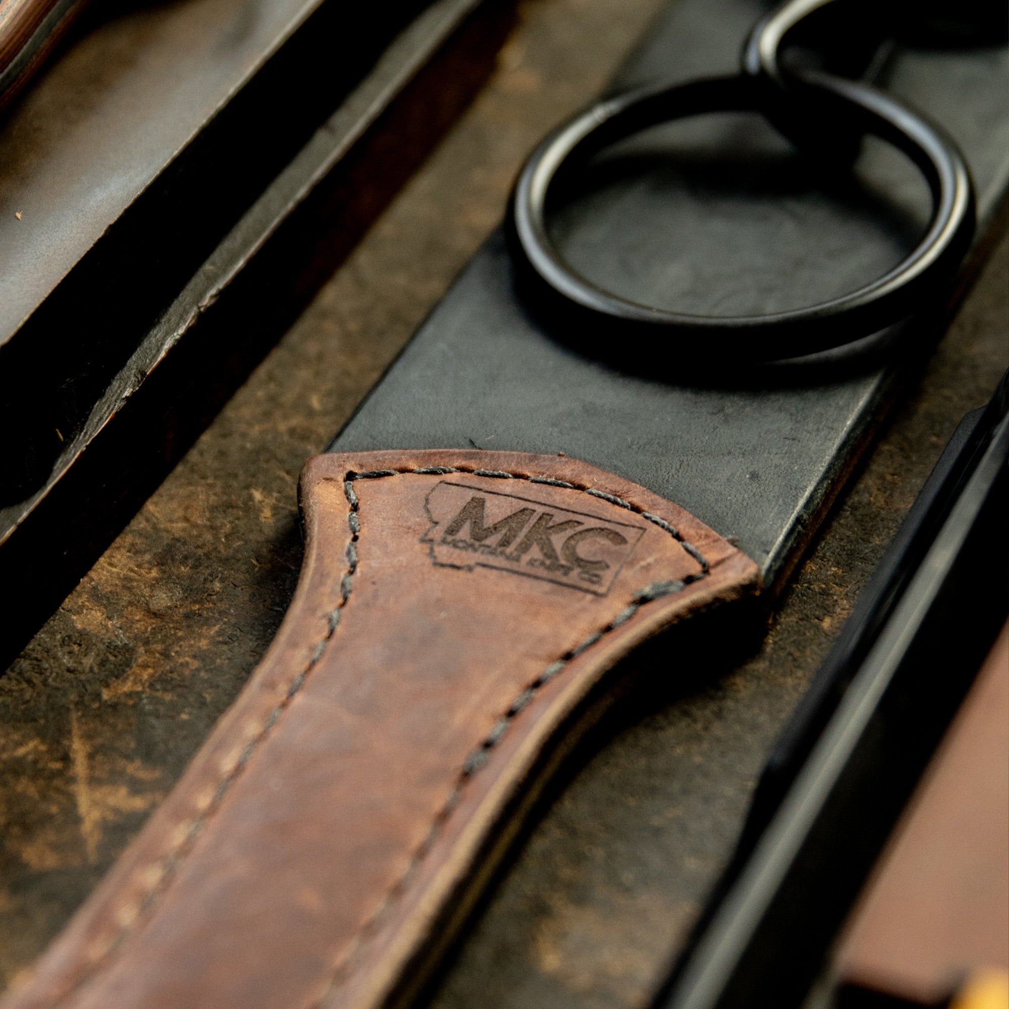 https://cdn.shopify.com/s/files/1/0268/7929/5601/files/004-LEATHER-STROP.jpg?v=1673899579