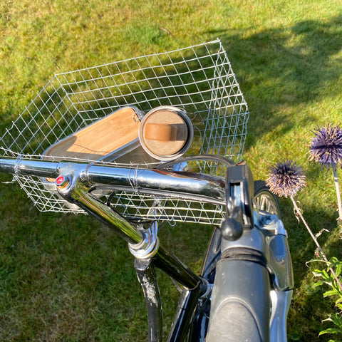 Fahrradkorb-Thermosflasche-Brotdose-Fahrrad-Garten-Rasen
